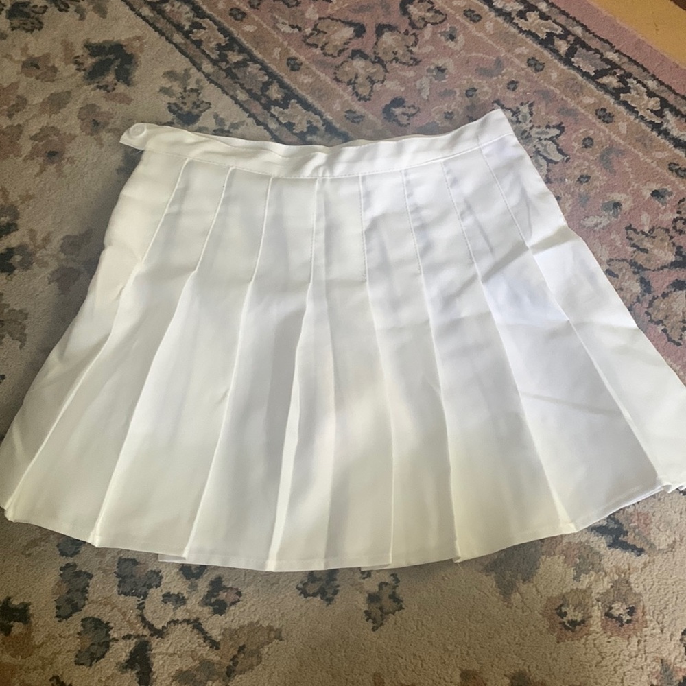 So cute! White authentic tennis skort. Real good quality.
